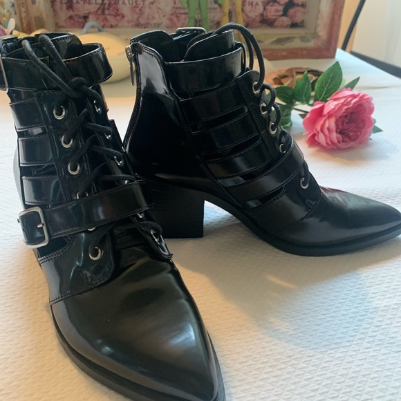 BETTS Black Ankle Boots 2 Buckles Zip-up 6.5 cm Heel Sz 8 Faux Patent & Laces - Picture 12 of 12